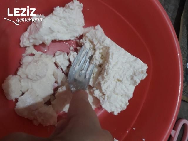 Güllaç Yaprağından Börek Yapımı Tarifi