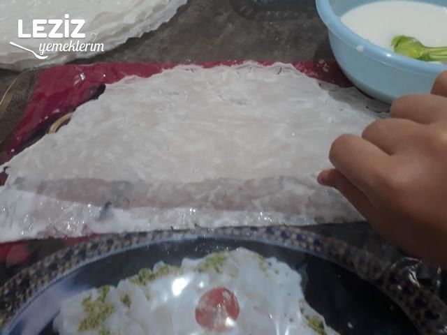 Güllaç Yaprağından Börek Yapımı Tarifi