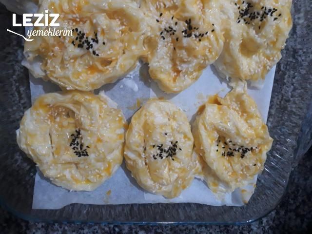 Güllaç Yaprağından Börek Yapımı Tarifi
