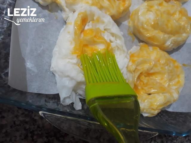 Güllaç Yaprağından Börek Yapımı Tarifi