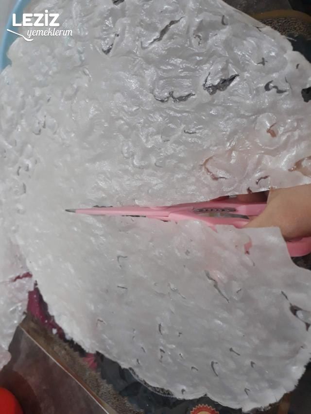 Güllaç Yaprağından Börek Yapımı Tarifi