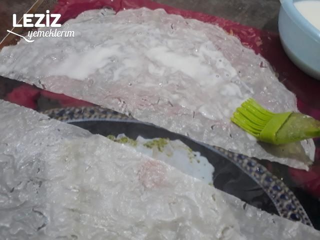 Güllaç Yaprağından Börek Yapımı Tarifi