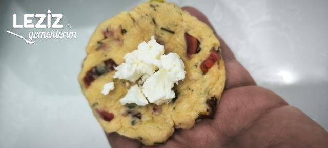 Kuru Domatesli Poğaça Tarifi