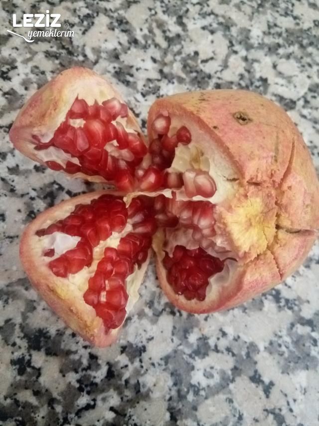 Nar Dökülmeden Nasıl Açılır