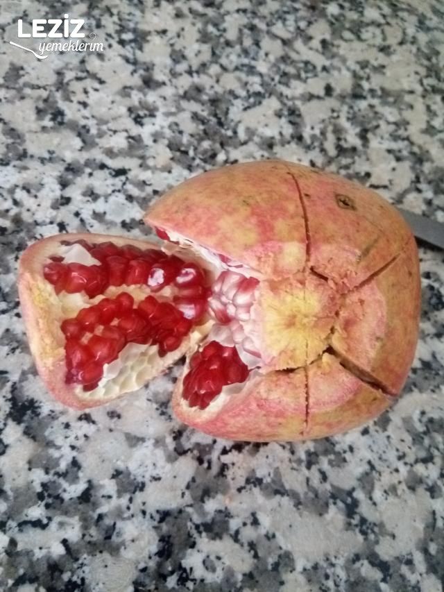 Nar Dökülmeden Nasıl Açılır