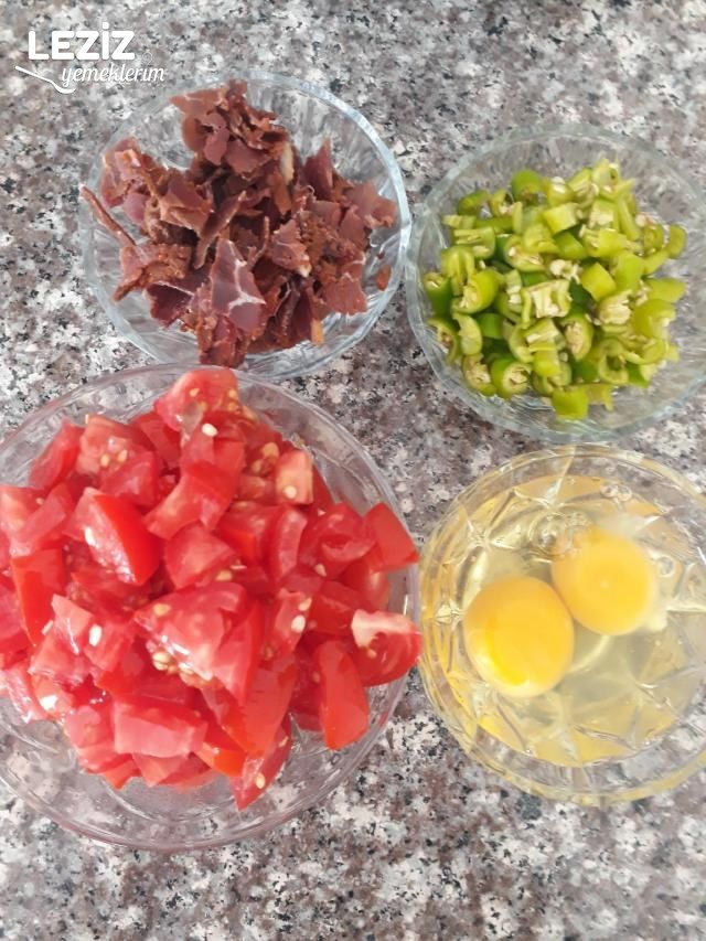 Pastırmalı Menemen Tarifi