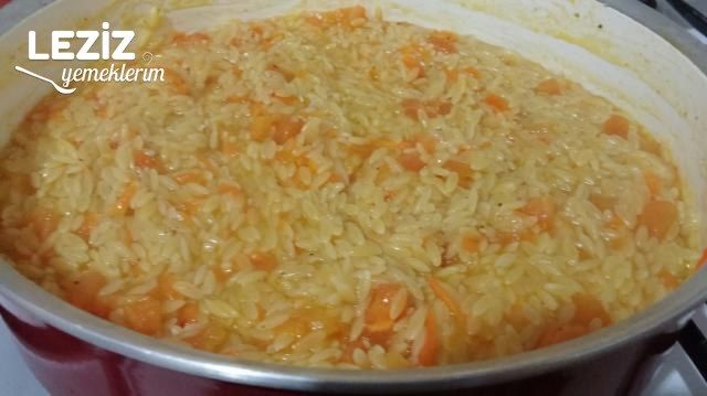 Domatesli Havuçlu Arpa Şehriye Pilavı