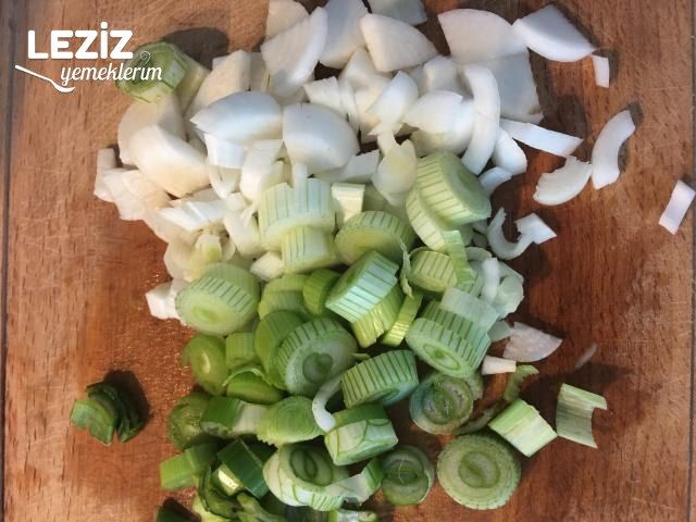 Patlıcan Yatağında Et Sote