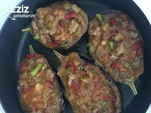 Patlıcan Yatağında Et Sote