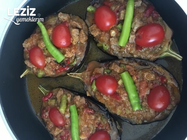 Patlıcan Yatağında Et Sote