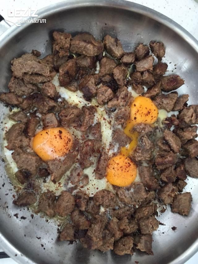 Kavurmalı Yumurta