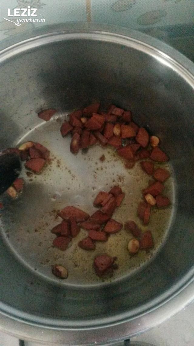 Sucuklu Demleme Makarna