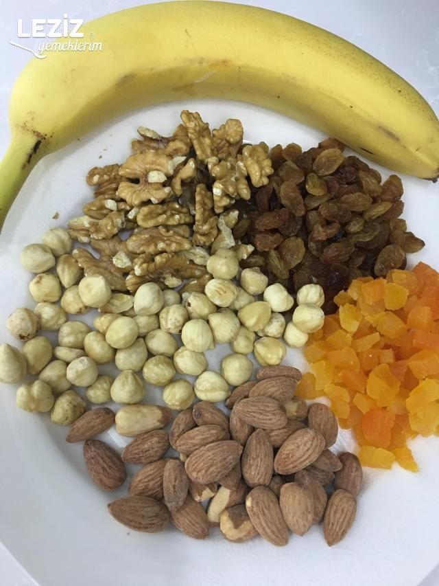 Kuruyemişli Muzlu Kek Tarifi