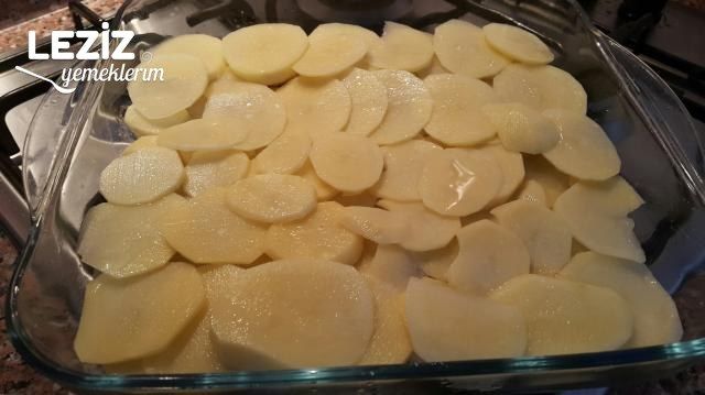 Fırında Kaşarlı Patates Oturtma