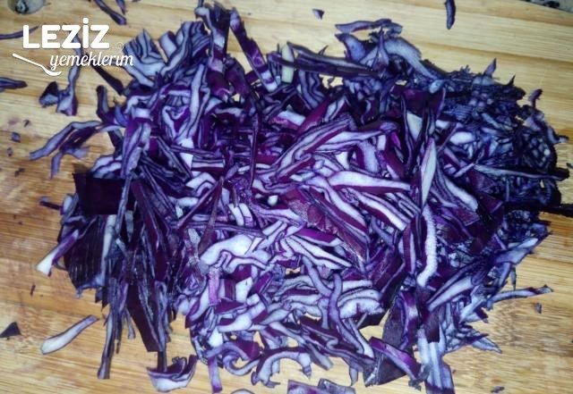 Yoğurtlu Mor Lahana Salatası