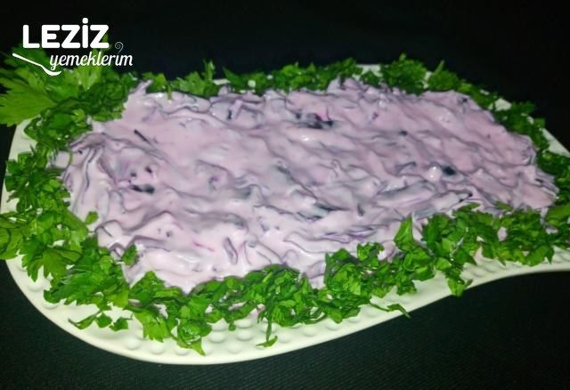 Yoğurtlu Mor Lahana Salatası