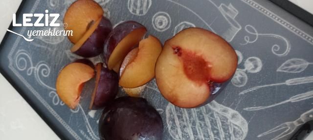 Kırmızı Erikli Turta Tarifi