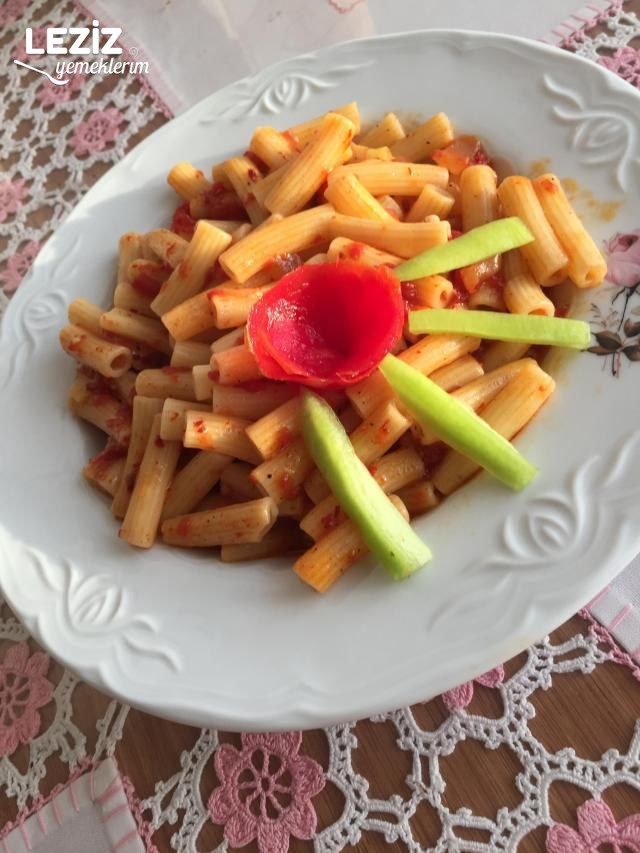 Domates Soslu Makarna