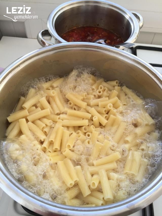 Domates Soslu Makarna