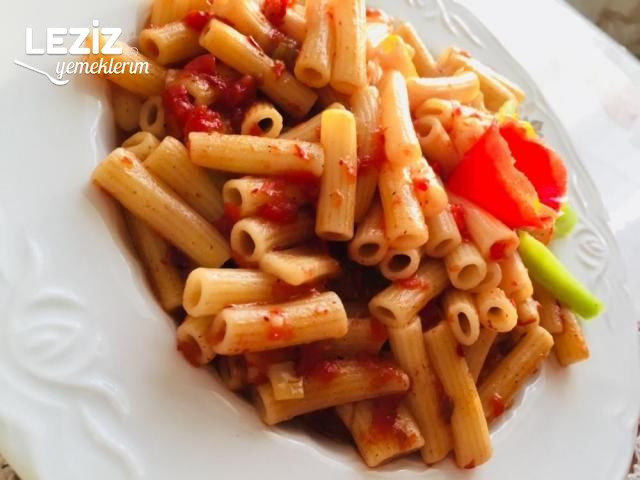 Domates Soslu Makarna