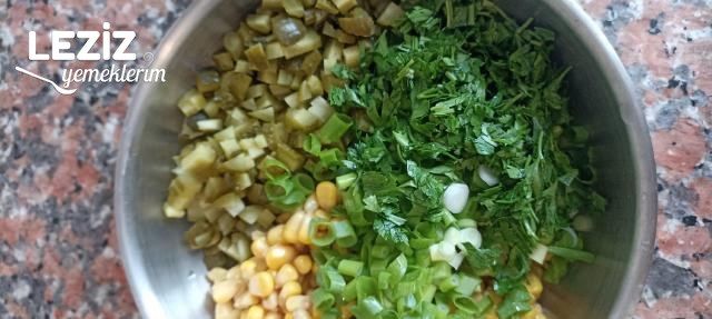 Hardal Tohumlu Yoğurtlu Patates Salatası