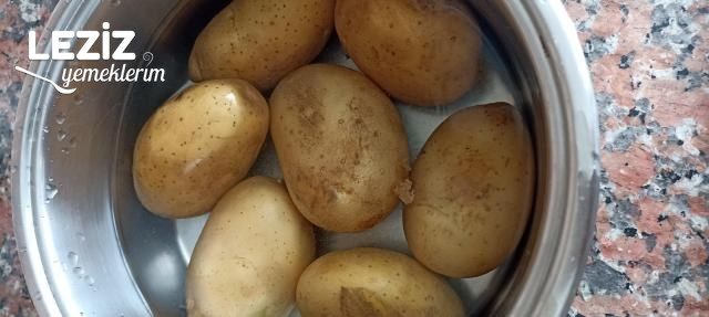 Hardal Tohumlu Yoğurtlu Patates Salatası