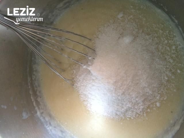 Çikolatalı Hindistan Cevizli İrmikli Tatlı