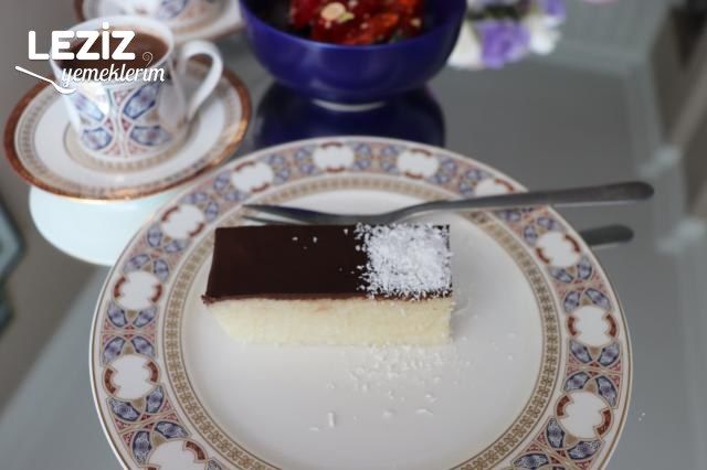 Çikolatalı Hindistan Cevizli İrmikli Tatlı