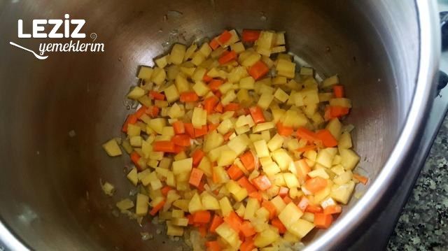 Tam Kıvamında Enfes Sebzeli Mercimek Çorbası