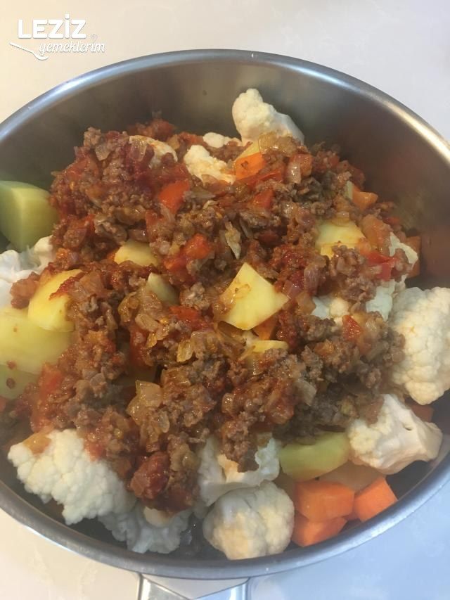 Karışık Sebzeli Kıymalı Karnabahar Yemeği