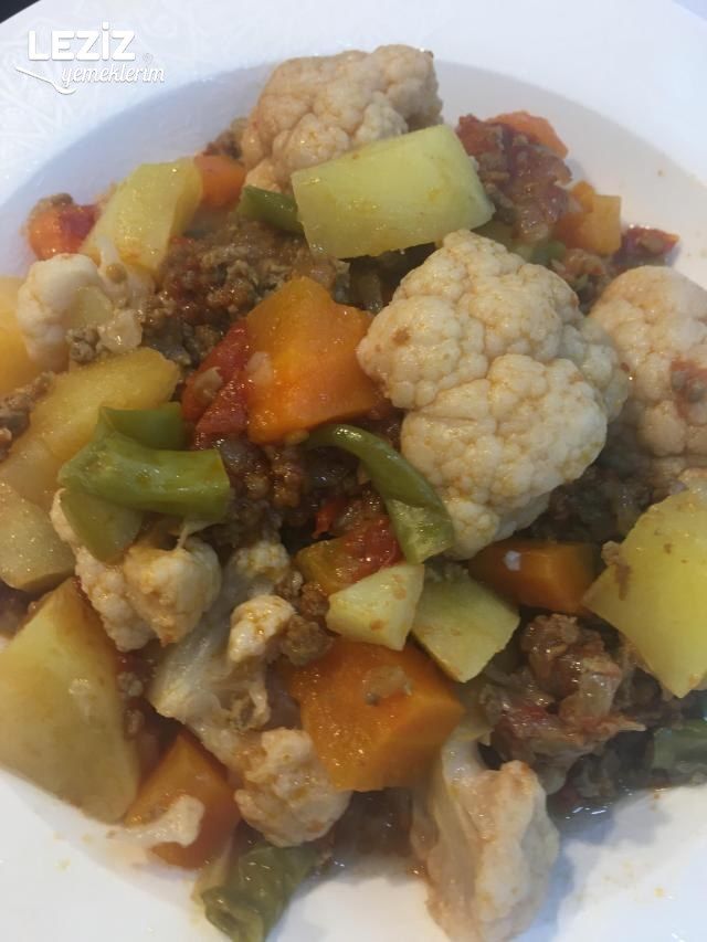 Karışık Sebzeli Kıymalı Karnabahar Yemeği