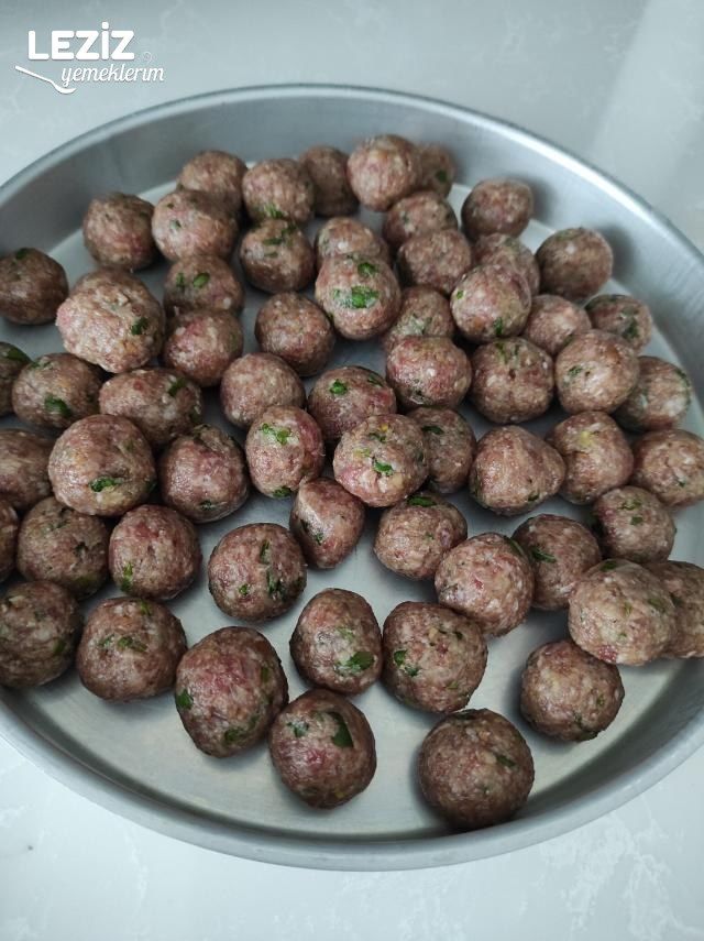 Domates Soslu Güveç Köfte
