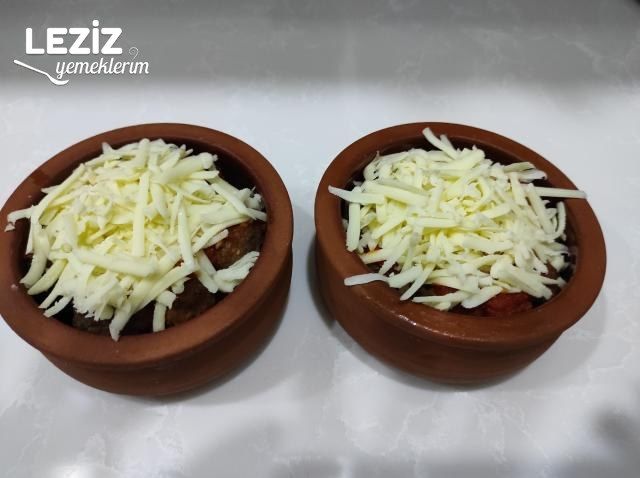 Domates Soslu Güveç Köfte