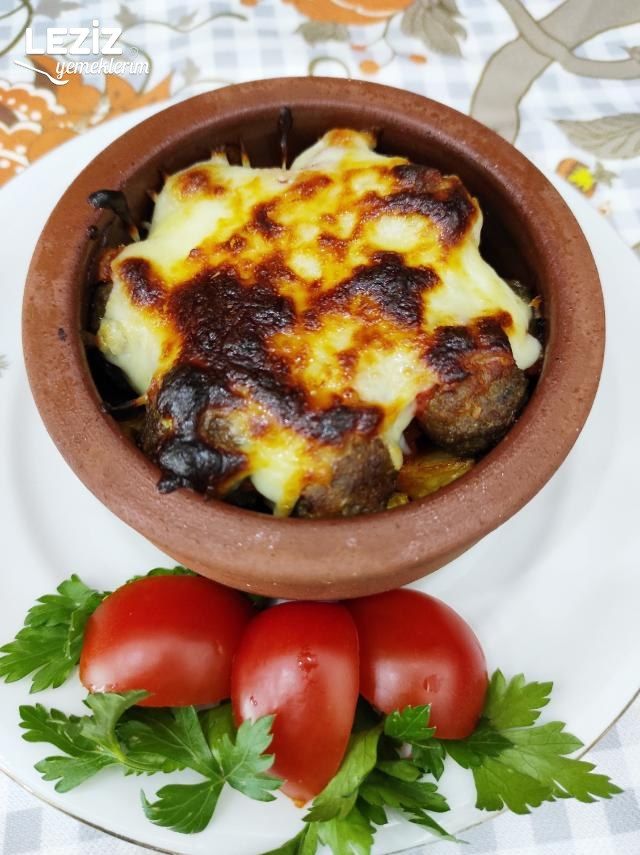 Domates Soslu Güveç Köfte
