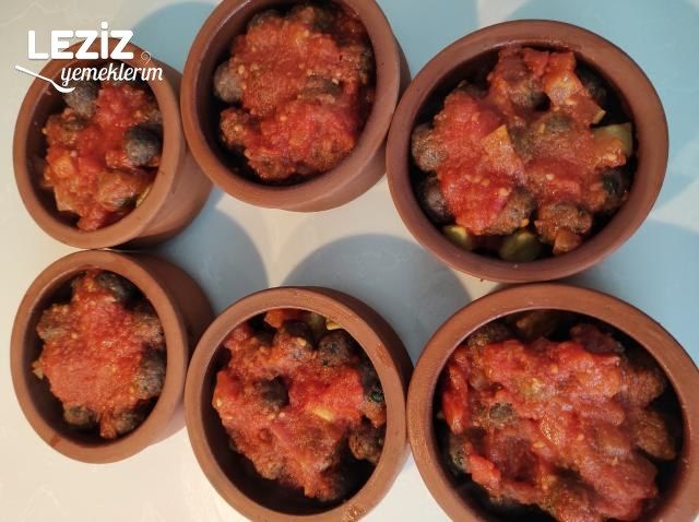 Domates Soslu Güveç Köfte