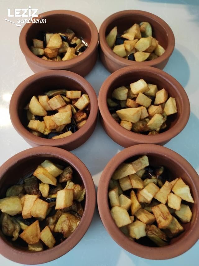 Domates Soslu Güveç Köfte