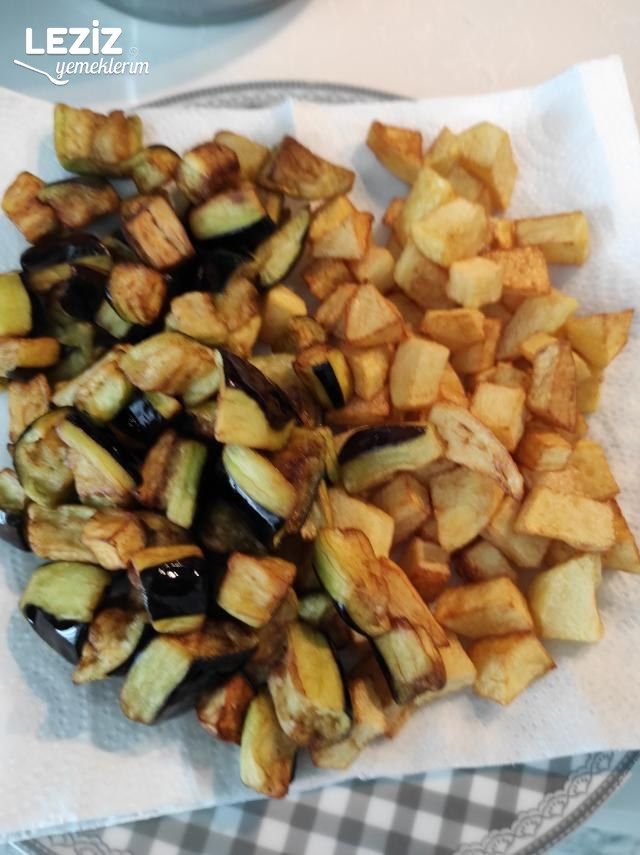 Domates Soslu Güveç Köfte