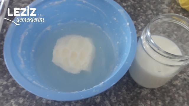 Süt Kaymağından Tereyağı Yapımı (Püf Noktaları İle)