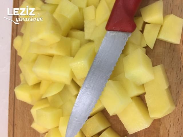 Terbiyeli Dağılmayan Sulu Köfte Yemeği Nasıl Yapılır