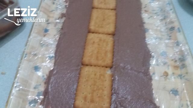 Meyveli Piramit Pasta