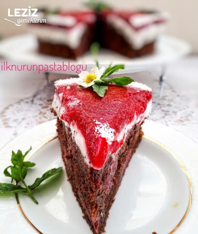 Nefis Vişne Soslu Pasta