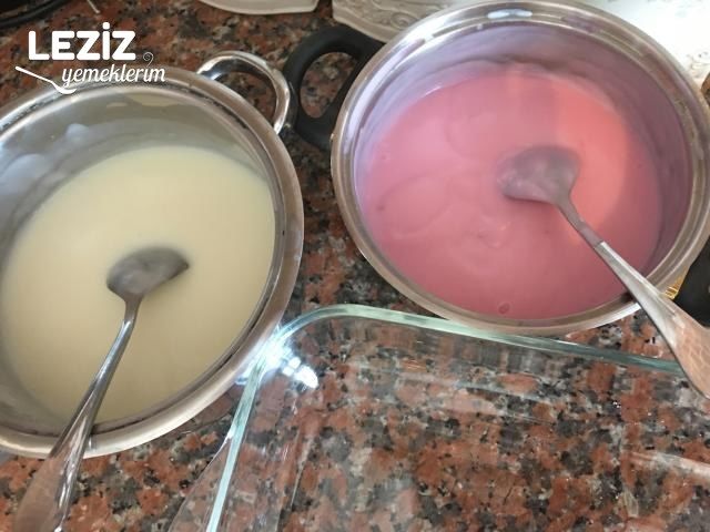 Meyve Soslu Çikolatalı Çilekli Bisküvi Pastası