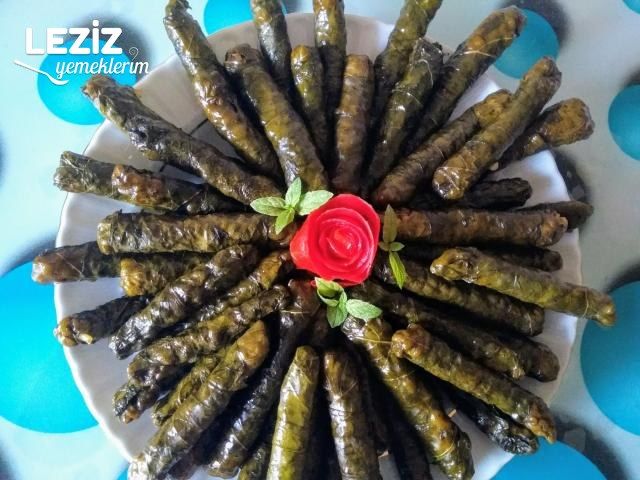 Zeytinyağlı Yaprak Sarması Nasıl Yapılır