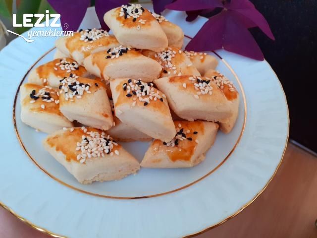 Ağızda Dağılan Tuzlu Kurabiye Nasıl Yapılır?