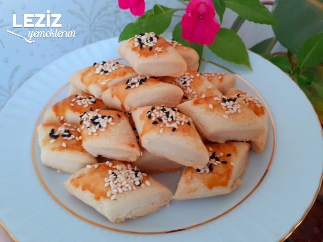 Ağızda Dağılan Tuzlu Kurabiye Nasıl Yapılır?