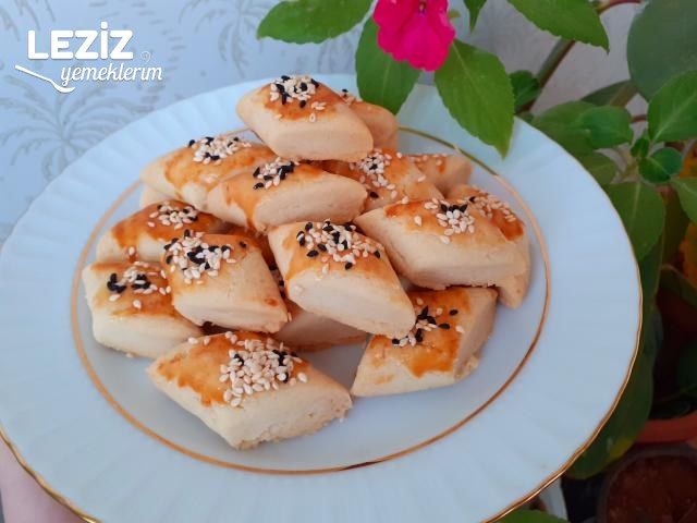 Ağızda Dağılan Tuzlu Kurabiye Nasıl Yapılır?