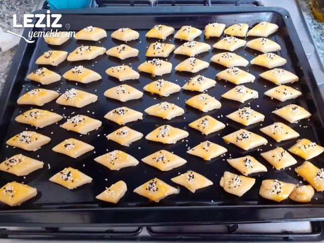 Ağızda Dağılan Tuzlu Kurabiye Nasıl Yapılır?