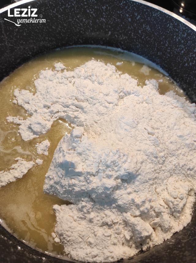 Kurabiye Kıvamında Un Helvası