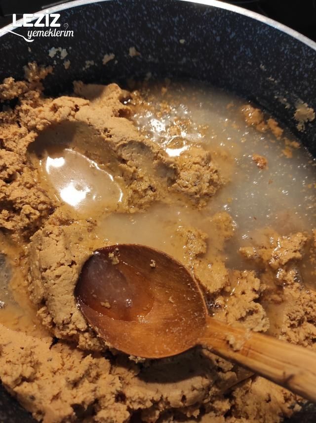 Kurabiye Kıvamında Un Helvası