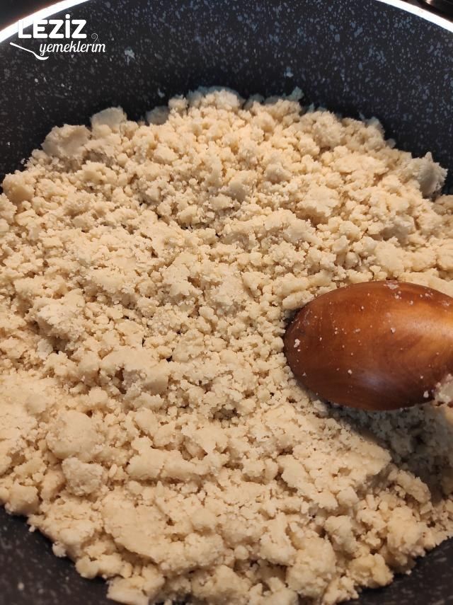 Kurabiye Kıvamında Un Helvası